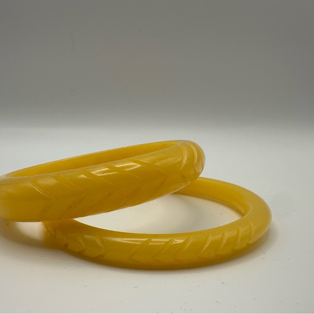Splendette Lemon Bakelite Bangle Bracelets - Set … - image 3